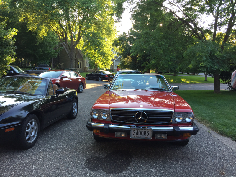 My buddy’s ‘89 560SL. The stain on the driveway is from my dad’s friend’s S600. His ABC pump decided to delete itself last week.